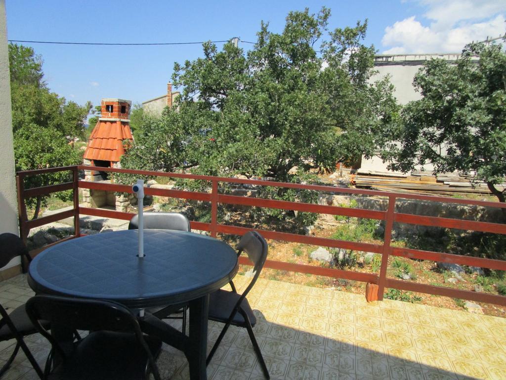 Beachfront House Nada - Happy Rentals Karlobag Room photo